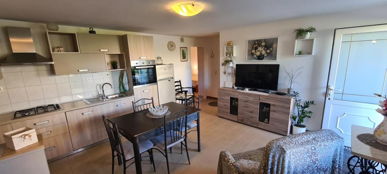 Apartmani Fani Supetar Exterior foto